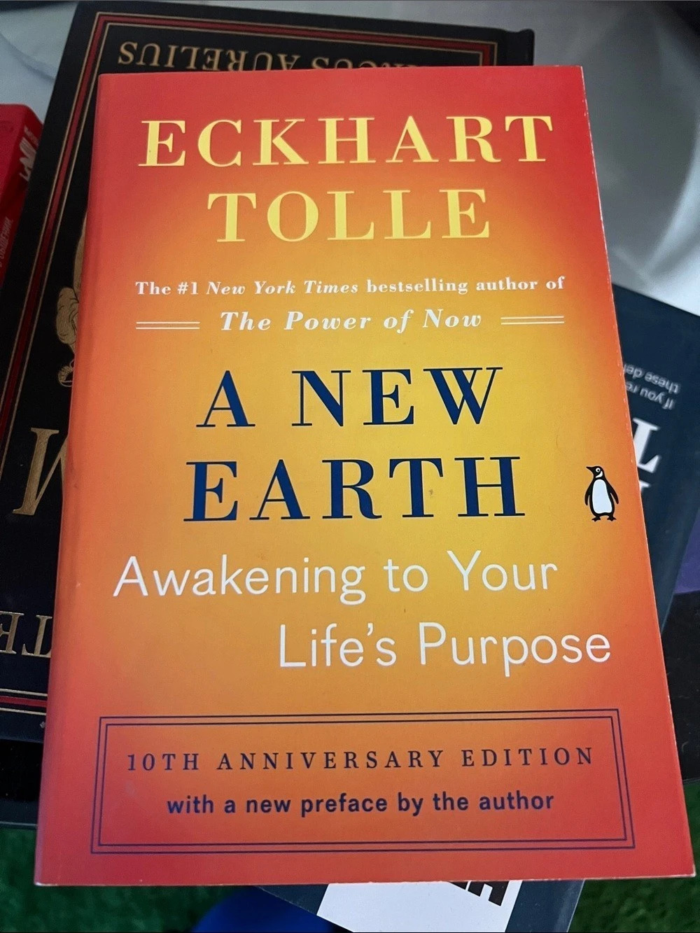 Penguin Books A New Earth: Awakening to Your Life's Purpose Book